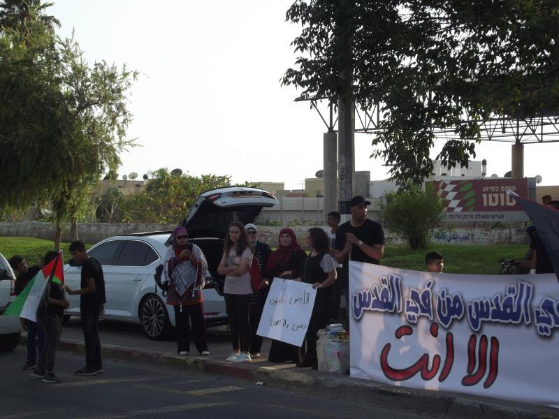 مظاهرة الاحتجاجية تحت الجسر في الطيبة